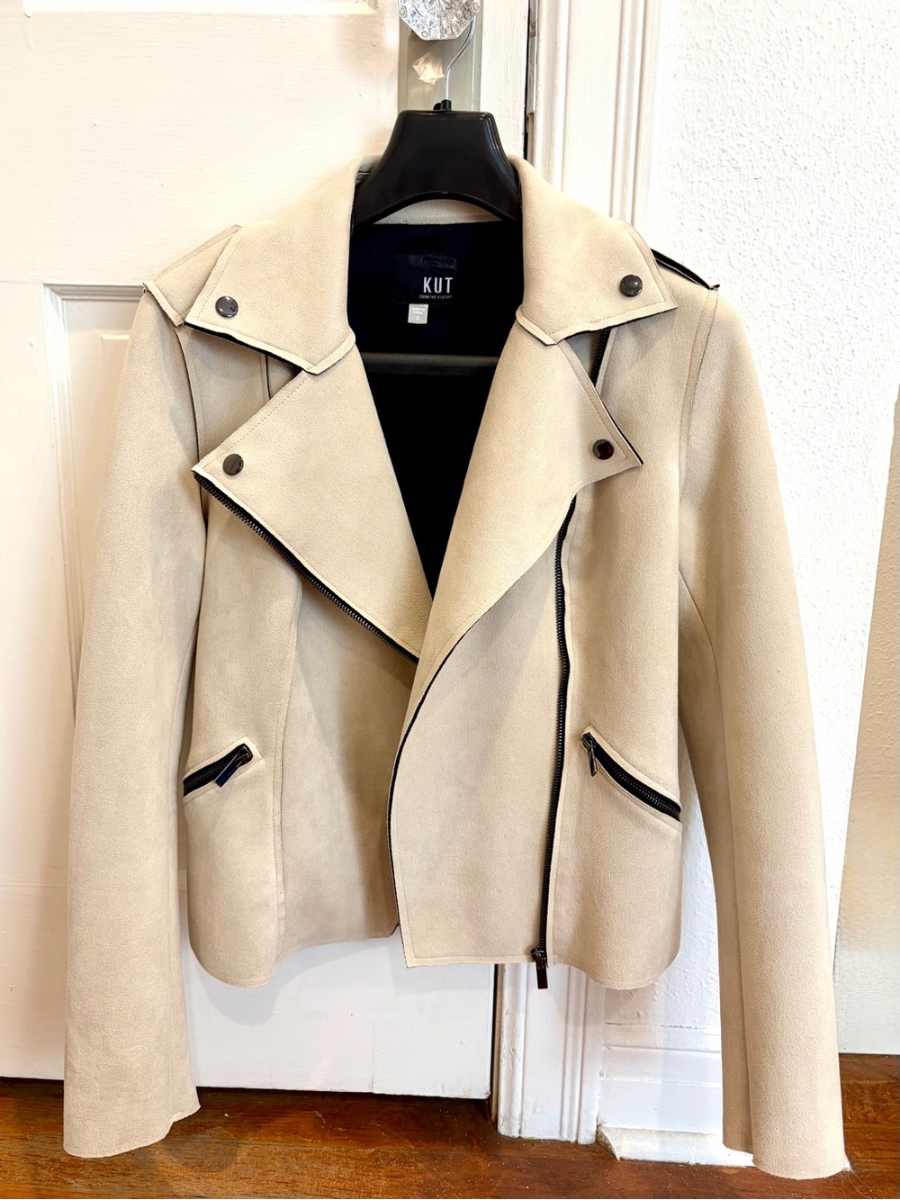 Kut from the Kloth Women’s Cream Faux Suede Asymmetric Zip Moto Jacket-Sz Small